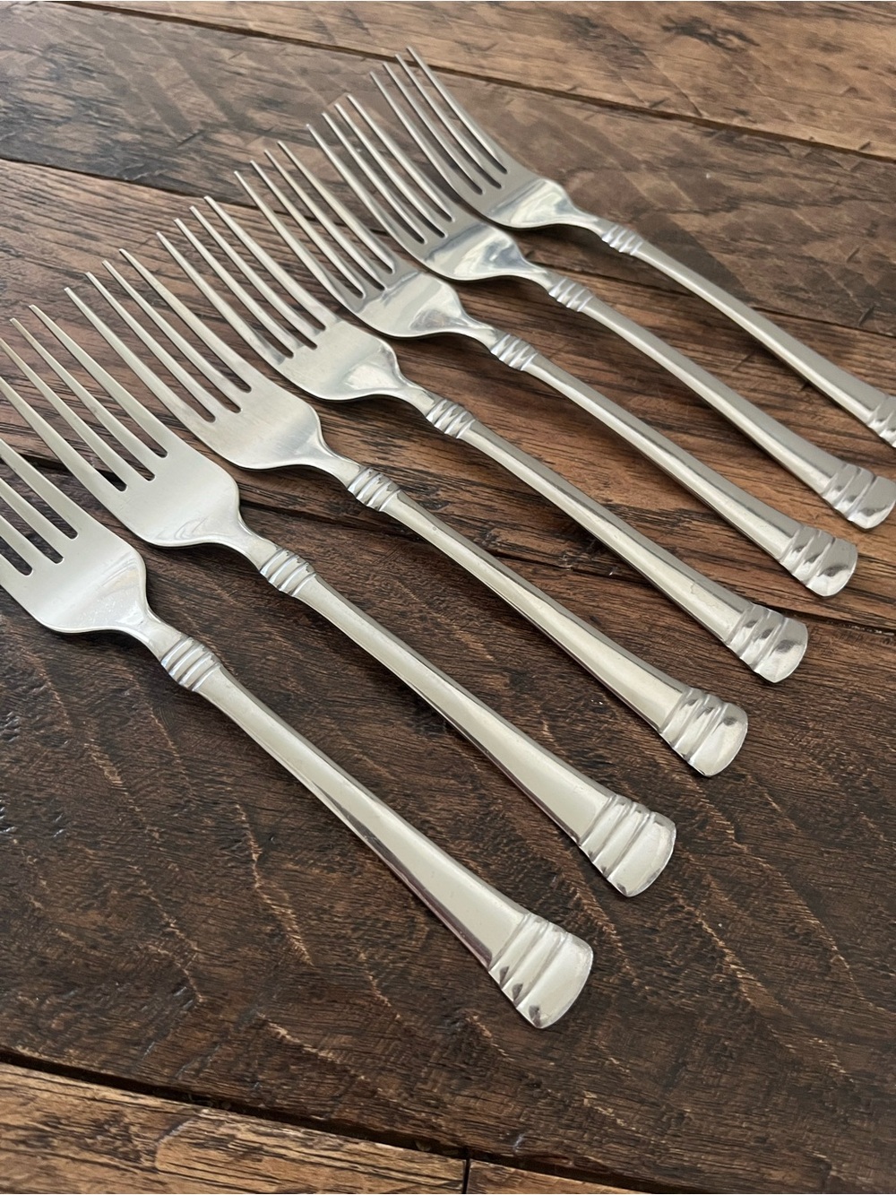 Cambridge Silver Codie Flatware: Glossy Stainless Steel Dinner Forks (7) - Picture 2 of 6